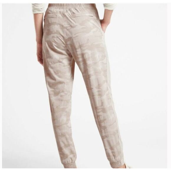 Athleta Women's Brooklyn Camo Jogger Size 26 Tan NWT - Picture 2 of 16